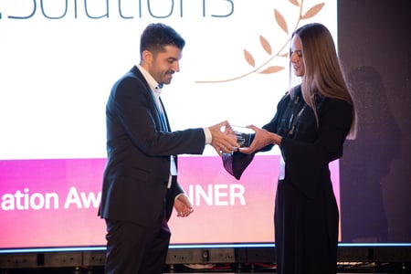 Vittorio Monteiro nimmt den Aviation Digital Transformation Award entgegen