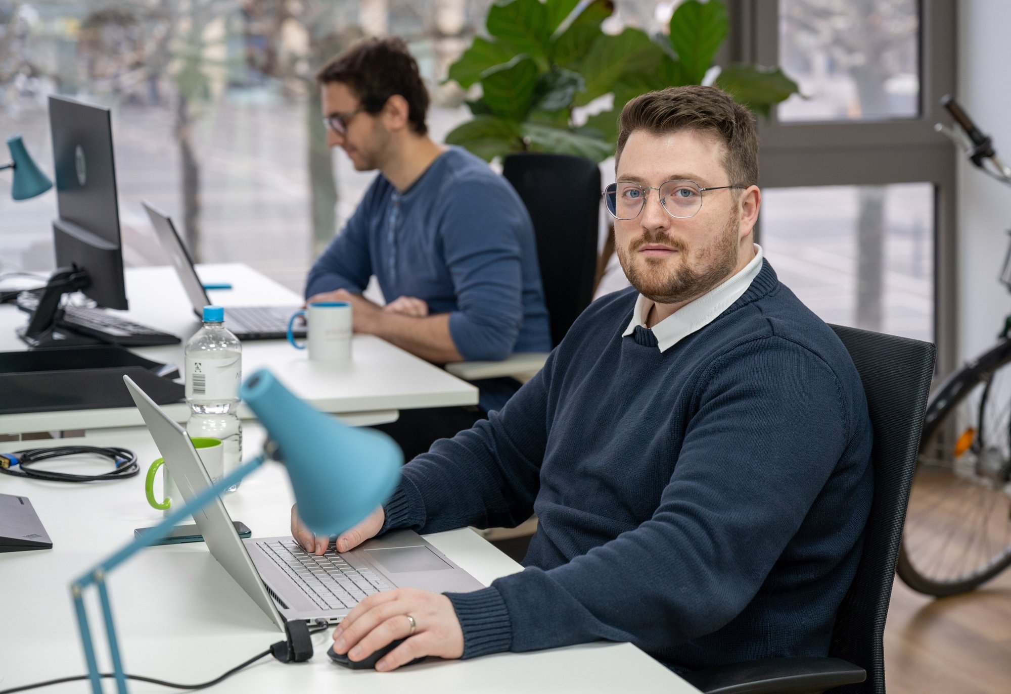 Office work at the Frankfurt headquarters of TestSolutions GmbH