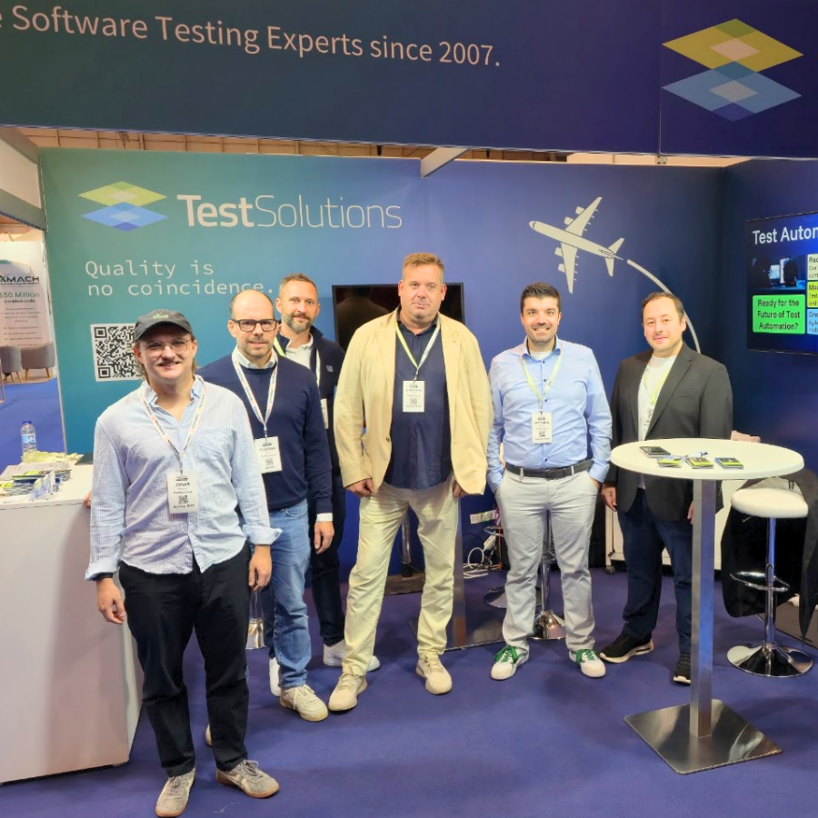 Bild vom Team am Stand des World Aviation Festivals 2025